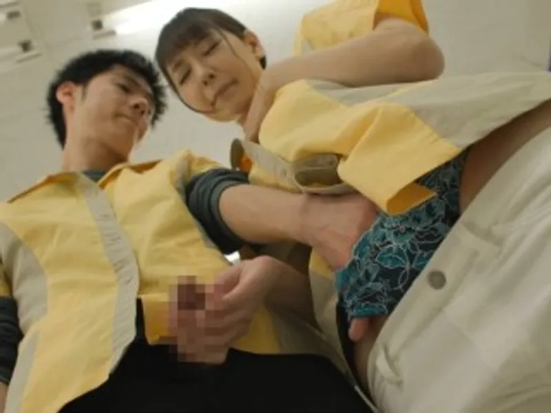 điên cuồng trả bài cô đồng nghiệp dâm đãng trong siêu thị mini