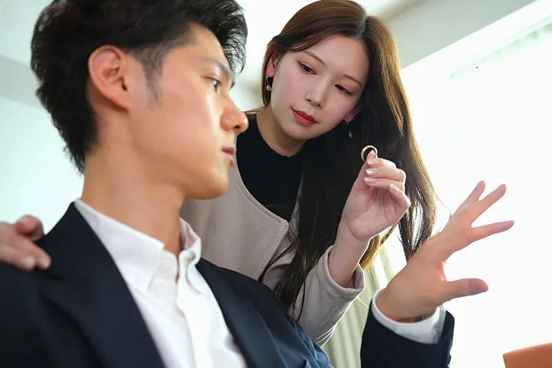 Người vợ đi đi chơi, ông chồng ở nhà bị nhỏ em người vợ gạ làm tình không trượt phát nào